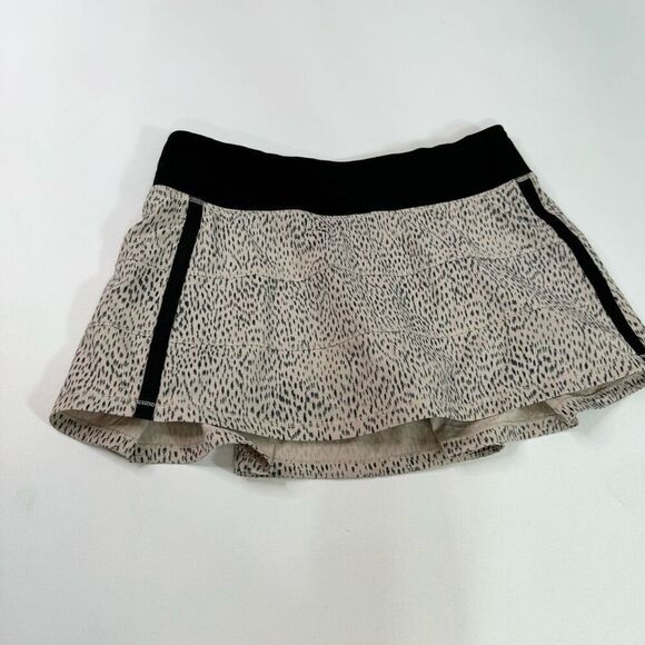 lululemon athletica Dresses & Skirts - Lululemon Skirt Womens 6 Cream & Black Polka Dot Mid-Rise Dottie Dash Skort Acti
